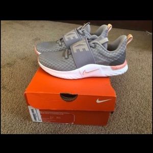 Nike size 6.5 running shoes EUC